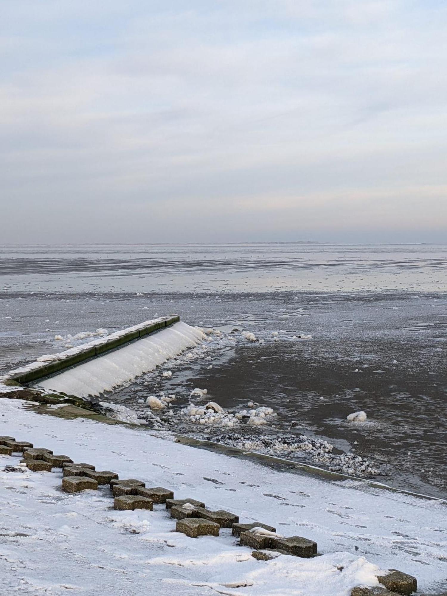 Drei-Insel-Blick Neßmersiel Exterior foto
